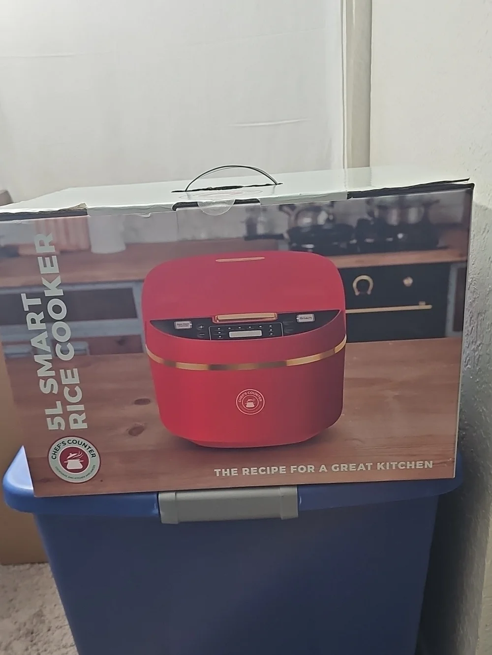 Smart Rice Cooker in Red with Gold Trim